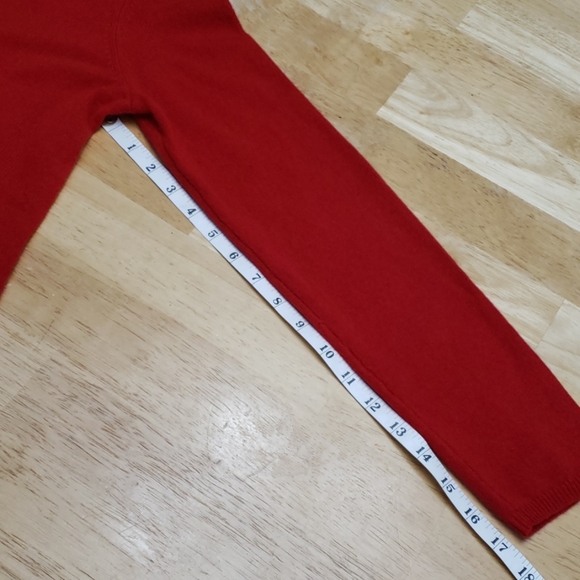 100% Cashmere V-neck Sweater - Picture 5 of 7